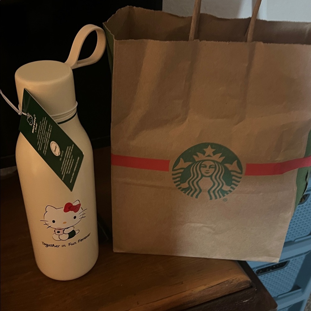 Starbucks x Hello Kitty 2025 Holiday LimitedEdition Stainless Steel Water Bottle